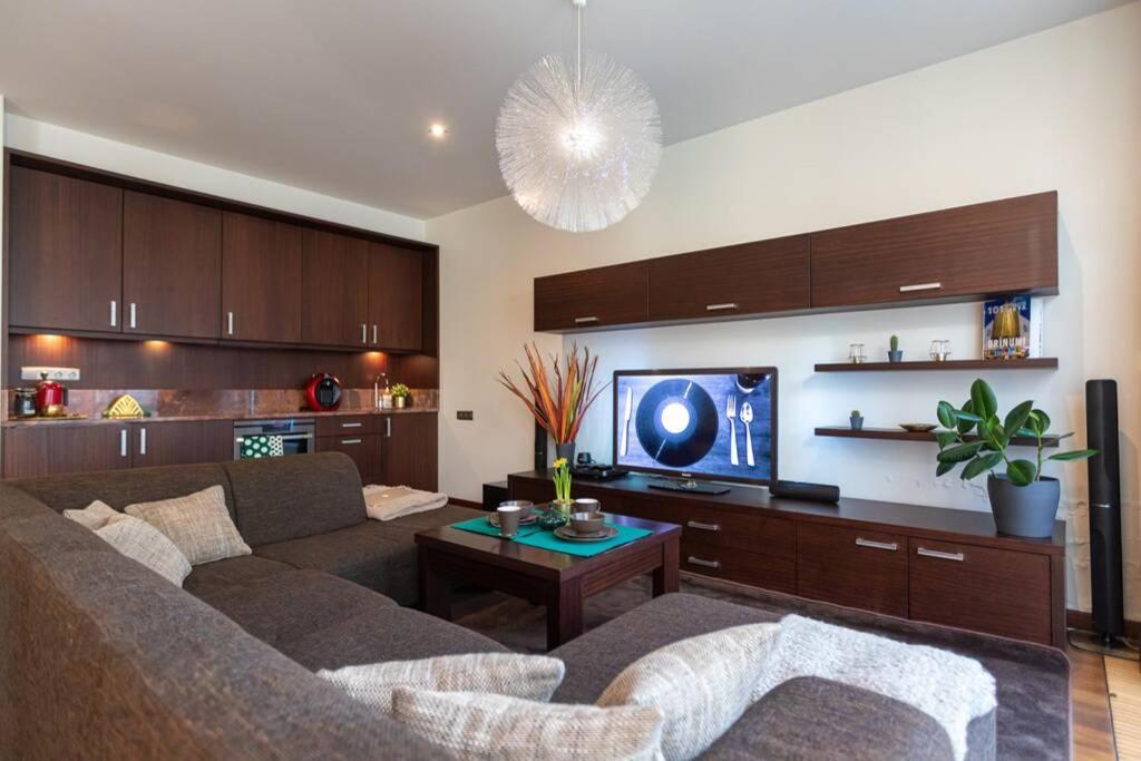 Cozy River-Side Apartment Right In Riga Bagian luar foto